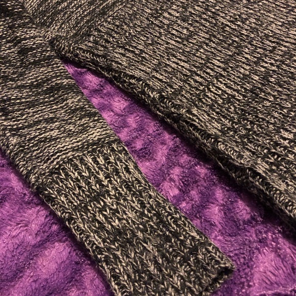 Classic Black and White Sweater - Picture 3 of 5